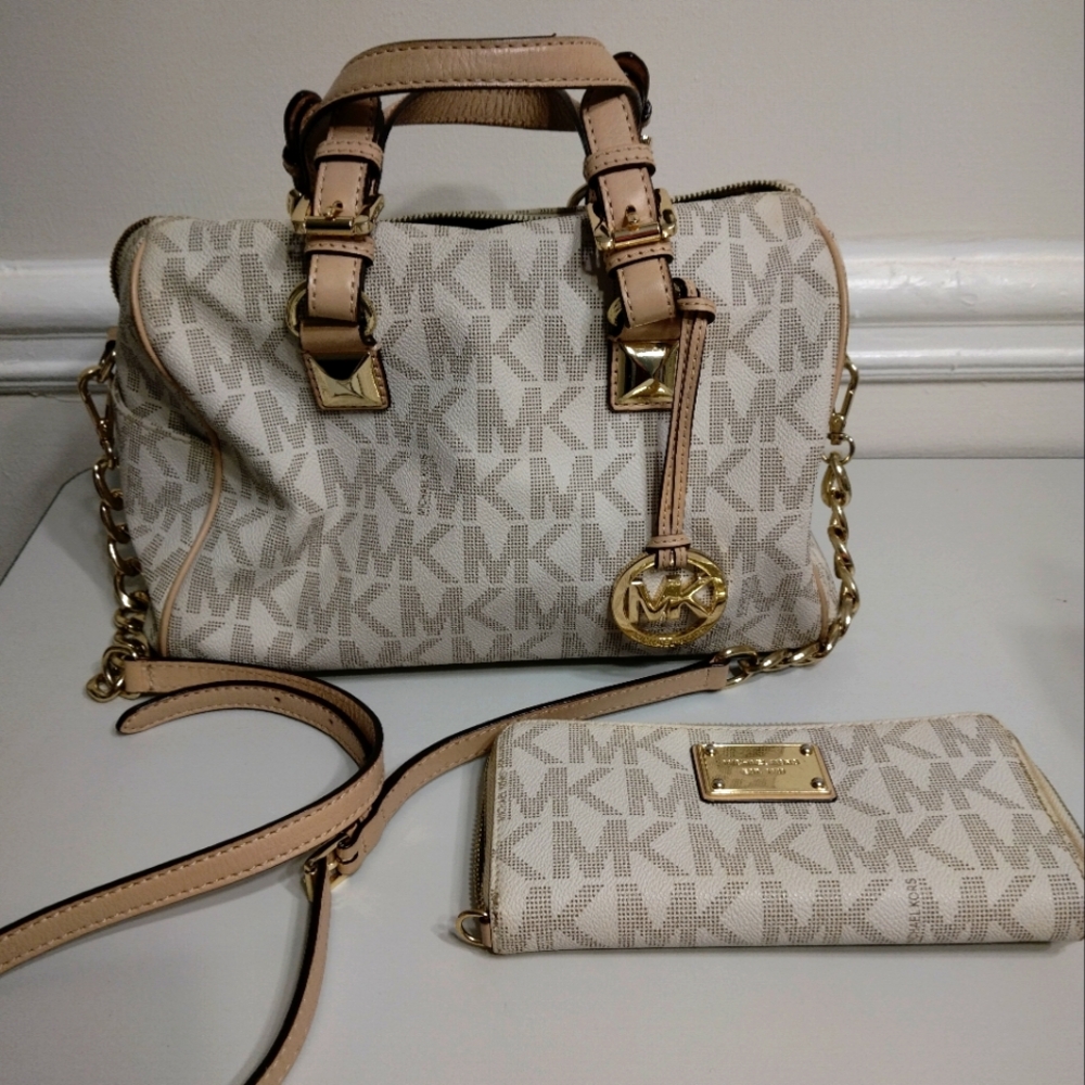 💥CLOSING Nov.1 SALE💥 Michael Kors MK Purse & matching Wallet